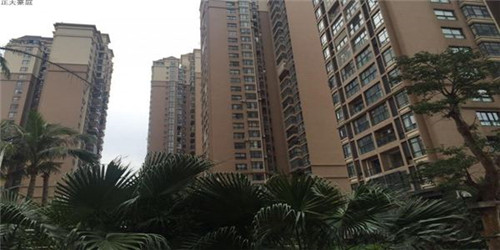 荷间辣月旋转小火锅